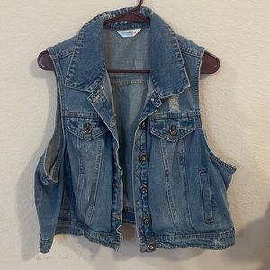 Sleeveless Jean jacket, crop top